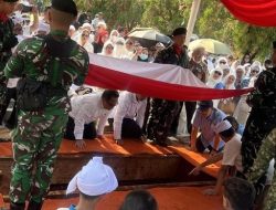 Tangisan Iringi Pemakaman Jenazah Rachmat Gobel di TMP Kalibata