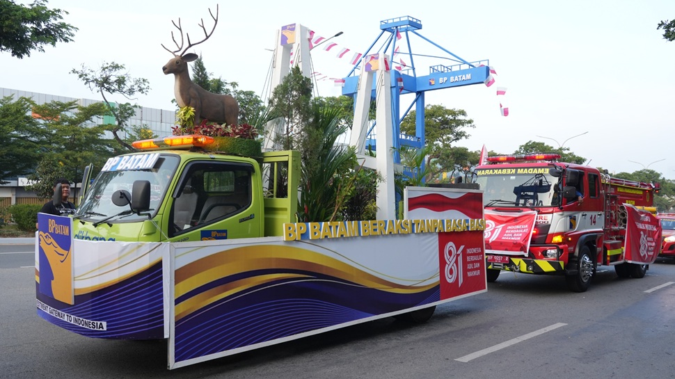 Pawai Pembangunan yang digelar di Kota Batam (foto : hms)