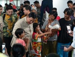 Disambut Hangat, Prabowo Cek Hunian Baru Warga Bantaran Rel Senen
