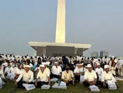 Ribuan Warga Padati Monas untuk Zikir dan Doa Kebangsaan