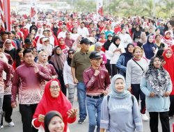 Amsakar Ikut Jalan dan Senam Bersama Ribuan warga Batu Ampar, Tekankan Pentingnya Kekompakan