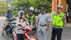 Hari Pelanggan Nasional 2026, Jasa Raharja Tanjungpinang Turun ke Jalan Bagikan Helm dan Edukasi Keselamatan
