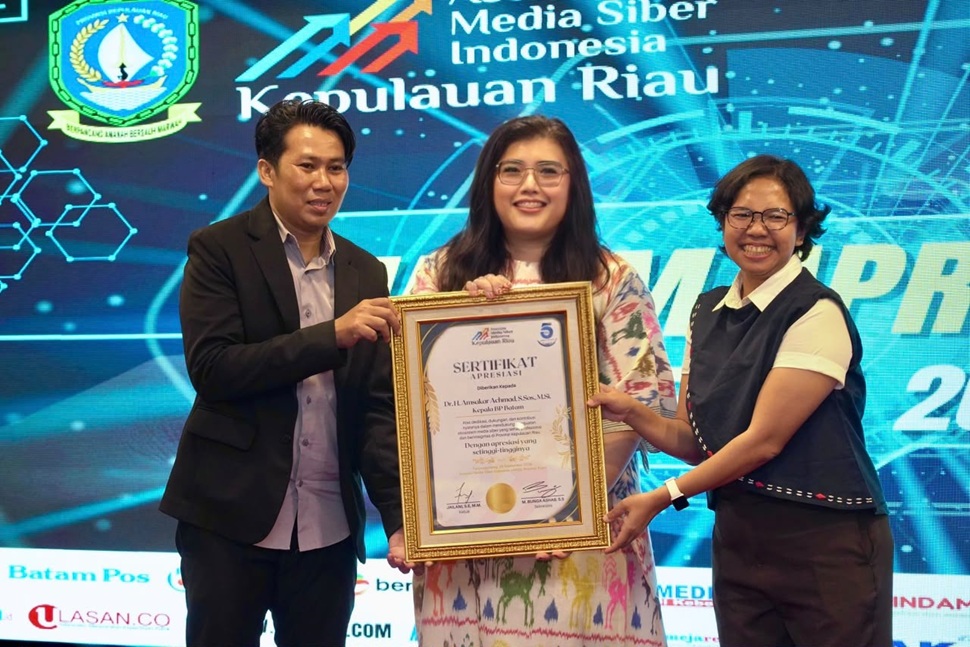 Deputi Bidang Pelayanan Umum BP Batam, Ariastuty Sirait (foto : hms)