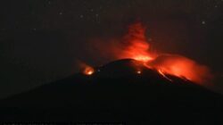 Gunung Ili Lewotolok Erupsi Malam Ini, Muntahkan Lava Sejauh 500 Meter