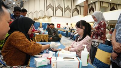 BP Batam menggelar donor darah dan pemeriksaan gula darah secara serempak (foto : hms)