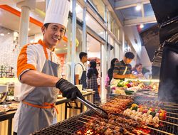 Berburu Kuliner Akhir Pekan di Batam? Harris Hotel Tawarkan Grill Premium Sepuasnya