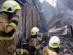Belasan Rumah di Kampung Melayu Jaktim Terbakar Akibat Korsleting Listrik